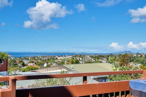 Photo of property in 2/14 Thelma Crescent, Torbay, Auckland, 0630
