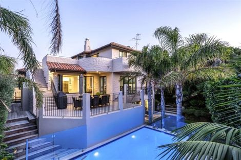 Photo of property in 1/60 Milford Road, Milford, Auckland, 0620