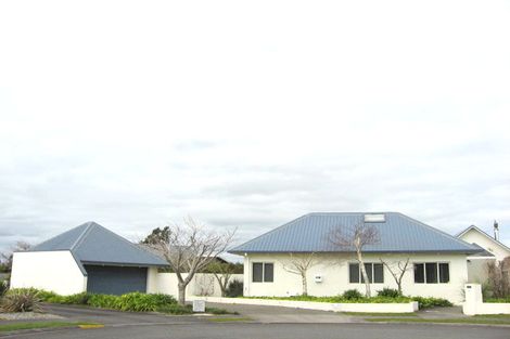 Photo of property in 3 Waiwera Place, Merrilands, New Plymouth, 4312