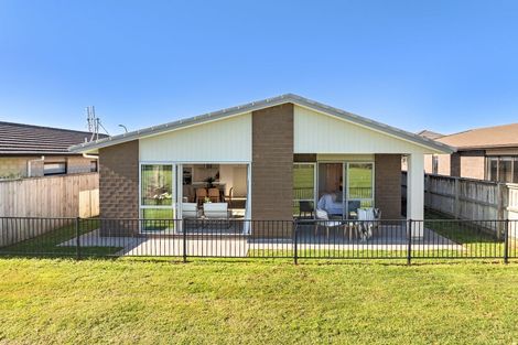 Photo of property in 22 Richardson Road, Omokoroa, 3114