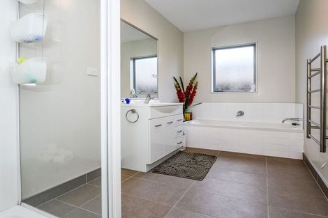 Photo of property in 116 Popokatea Drive, Takanini, 2112