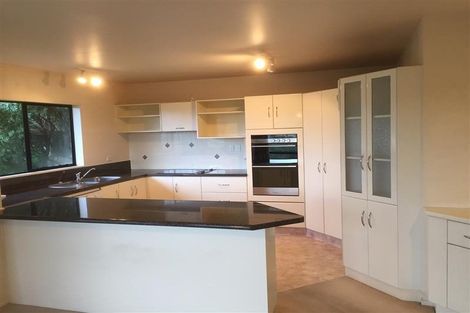 Photo of property in 21 Taupiko Place, Green Bay, Auckland, 0604