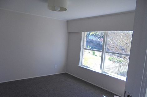 Photo of property in 1/24 Sovereign Place, Glenfield, Auckland, 0629