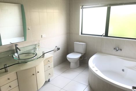 Photo of property in 132 Hugh Green Drive, Pinehill, Auckland, 0632