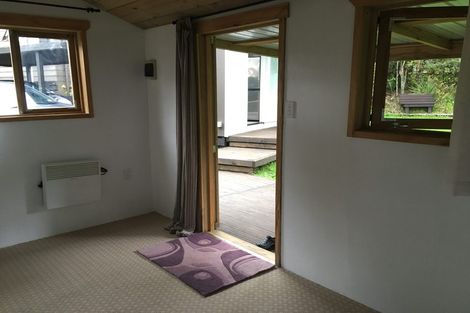 Photo of property in 48 Turanga Road, Henderson Valley, Auckland, 0612