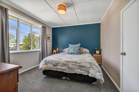 Photo of property in 33 Turakina Street, Merrilands, New Plymouth, 4312