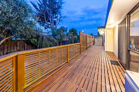 Photo of property in 18 Horlicks Place, Randwick Park, Auckland, 2105