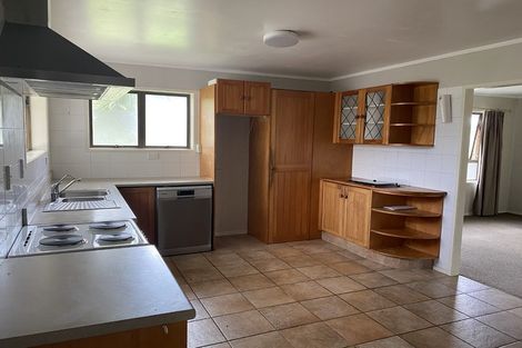 Photo of property in 121 Chamberlain Road, Massey, Auckland, 0614