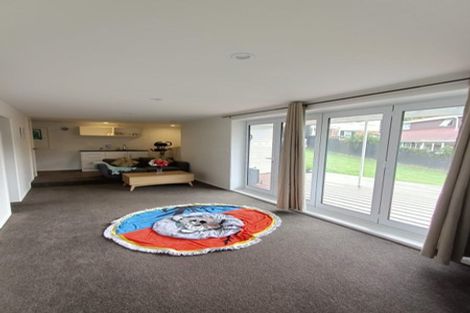 Photo of property in 2/527 Glenfield Road, Glenfield, Auckland, 0629