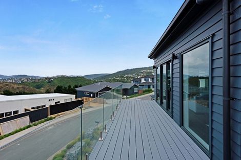 Photo of property in 5 Cessna Way, Newlands, Wellington, 6037