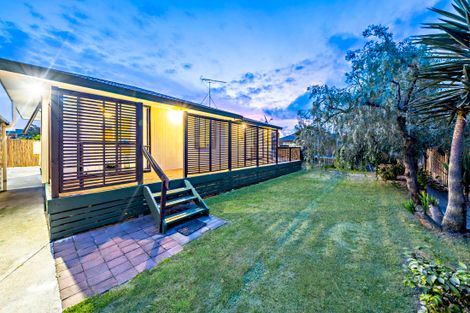 Photo of property in 18 Horlicks Place, Randwick Park, Auckland, 2105