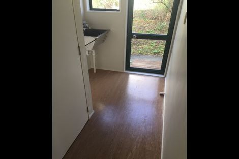 Photo of property in 15 Aldern Road, Massey, Auckland, 0614