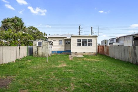 Photo of property in 12 Hokio Beach Road, Levin, 5510