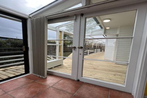 Photo of property in 166 Carlisle Road, Northcross, Auckland, 0632