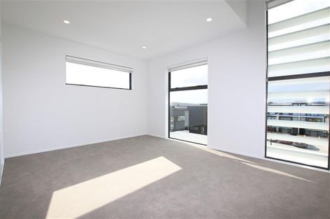 Photo of property in 2 Carder Court, Hobsonville, Auckland, 0618