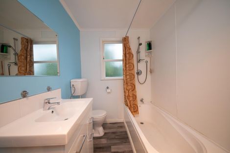 Photo of property in 8 Bradford Place, Awapuni, Palmerston North, 4412