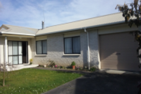 Photo of property in 28 Chatsworth Place, Highbury, Palmerston North, 4412