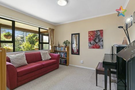 Photo of property in 7 Pekanga Road, Normandale, Lower Hutt, 5010