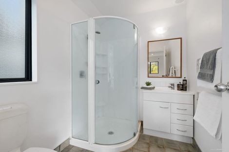 Photo of property in 15a Tallington Crescent, Torbay, Auckland, 0630