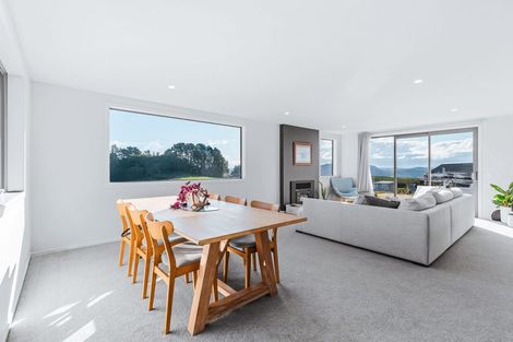Photo of property in 5 Glendas Way, Acacia Bay, Taupo, 3385