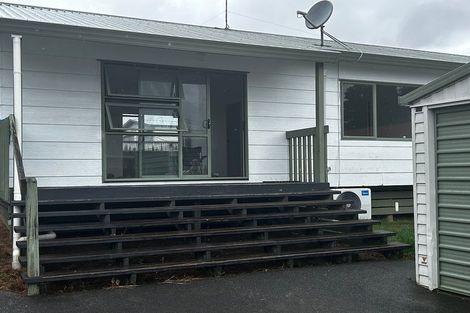 Photo of property in 2/4 Royal Arch Place, Rosehill, Papakura, 2113