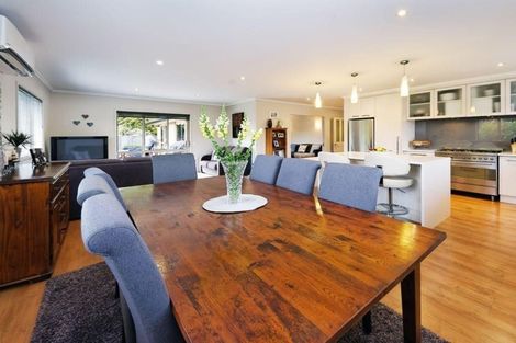 Photo of property in 15 Murray Becroft Avenue, Henderson Valley, Auckland, 0612