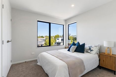 Photo of property in 16a Meadway, Sunnyhills, Auckland, 2010