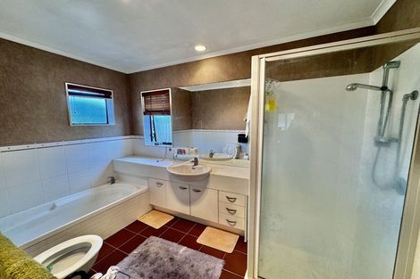 Photo of property in 11 William Woods Court, Flat Bush, Auckland, 2016