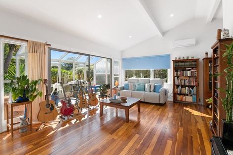 Photo of property in 14 Alexander Street, Waikanae, 5036