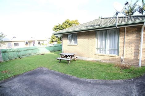 Photo of property in 100a Lincoln Park Avenue, Massey, Auckland, 0614
