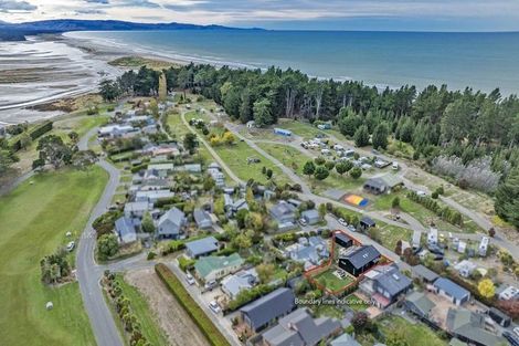Photo of property in 5 Beach Crescent, Waikuku Beach, 7473