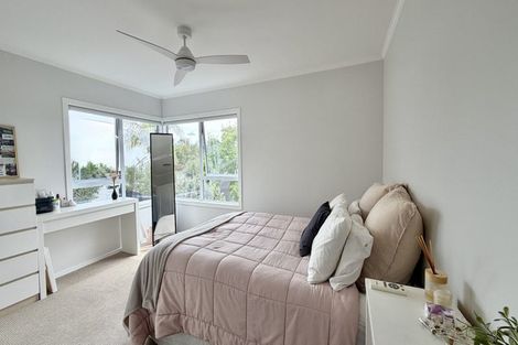 Photo of property in 42 Ravenstone Place, Chatswood, Auckland, 0626