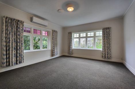 Photo of property in 10 Governor Road, Northland, Wellington, 6012