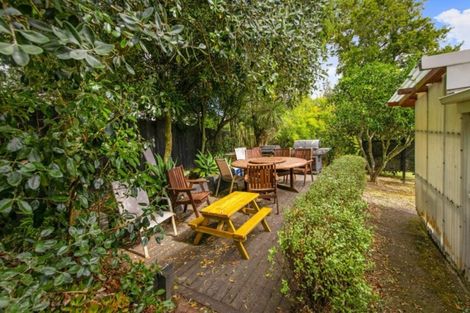 Photo of property in 17 Awaroa Road, Sunnyvale, Auckland, 0612