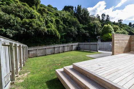 Photo of property in 68 Newlands Road, Newlands, Wellington, 6037