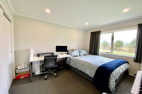Photo of property in 4 Cory Jane Grove, Riverstone Terraces, Upper Hutt, 5018