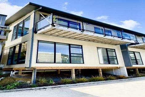 Photo of property in 10 Ara Patukawenga, Tawa, Wellington, 5028