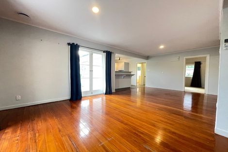 Photo of property in 42 Lyons Avenue, Murrays Bay, Auckland, 0630