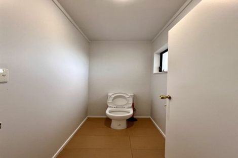 Photo of property in 8a Eske Place, Highland Park, Auckland, 2010