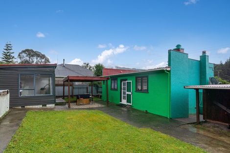 Photo of property in 122 Waikawa Road, Picton, 7220