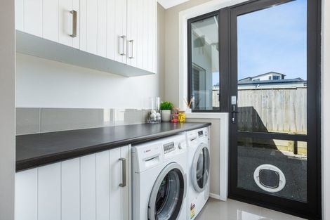 Photo of property in 34 Waitaria Terrace, Aotea, Porirua, 5024