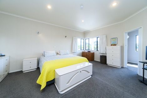 Photo of property in 5 The Strand, Fitzherbert, Palmerston North, 4410