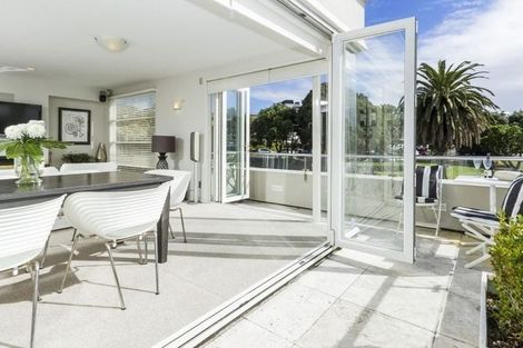 Photo of property in 17a The Strand, Takapuna, Auckland, 0622
