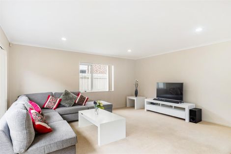Photo of property in 10 Maypark Crescent, Flat Bush, Auckland, 2016