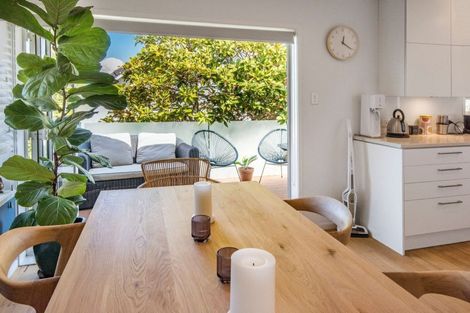 Photo of property in 2/41 Merani Street, Narrow Neck, Auckland, 0622