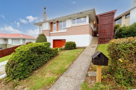 Photo of property in 9 Honeystone Street, Helensburgh, Dunedin, 9010