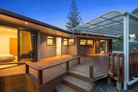 Photo of property in 37 Parkhill Road, Mellons Bay, Auckland, 2014