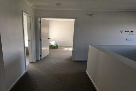 Photo of property in 71 Fields Parade, Oteha, Auckland, 0632