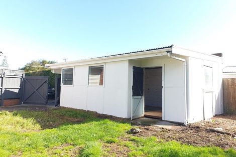 Photo of property in 5 Christmas Road, Manurewa, Auckland, 2102