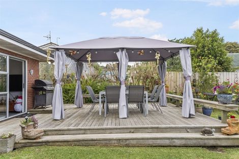 Photo of property in 7 Woodman Place, West Harbour, Auckland, 0618